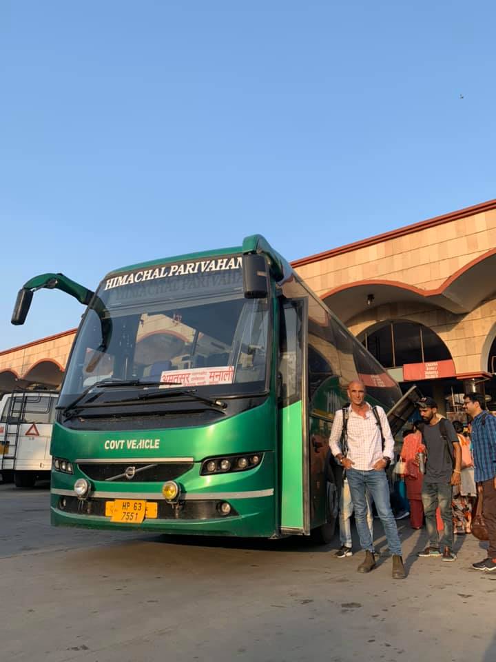 אוטובוס תיירים בהודו