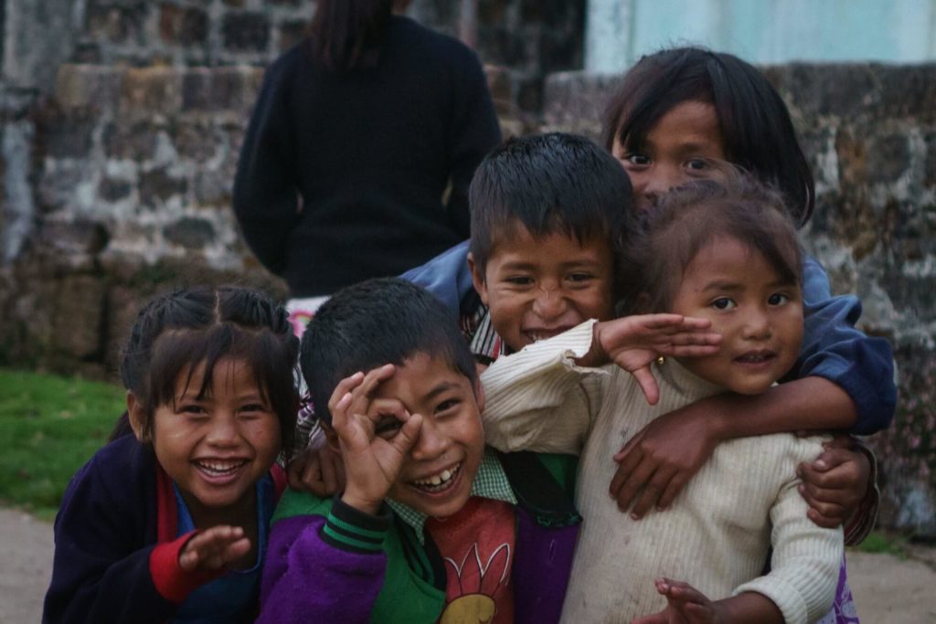 ילדים בצ'רפונג'י, מגהלאיה, הודו